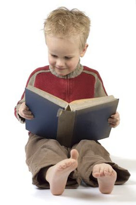 ��� ����� � ����� boy reading book.jpg